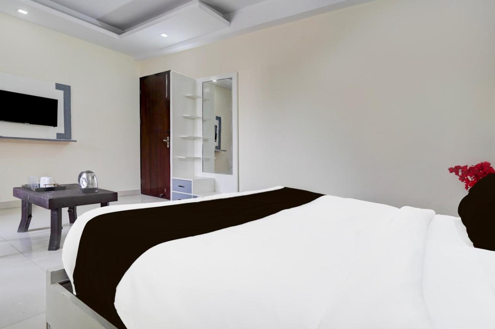 Hotel Naveen ニューデリー エクステリア 写真