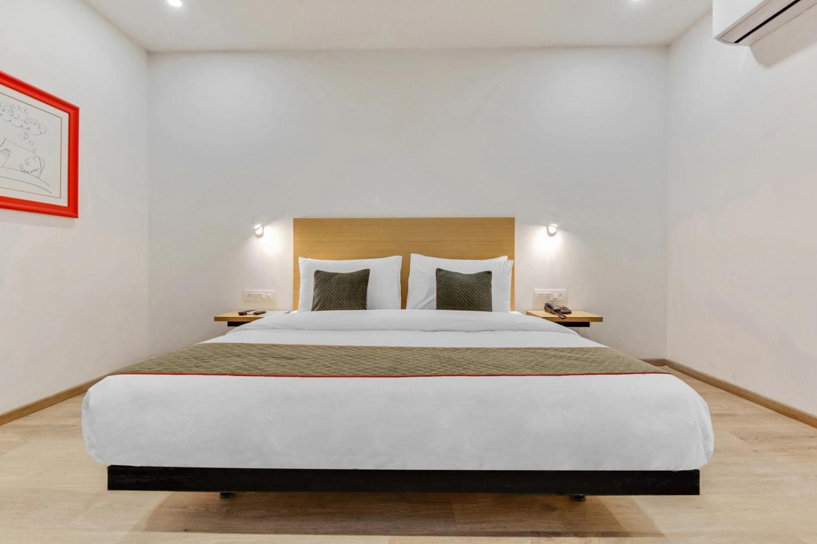 Hotel Naveen ニューデリー エクステリア 写真