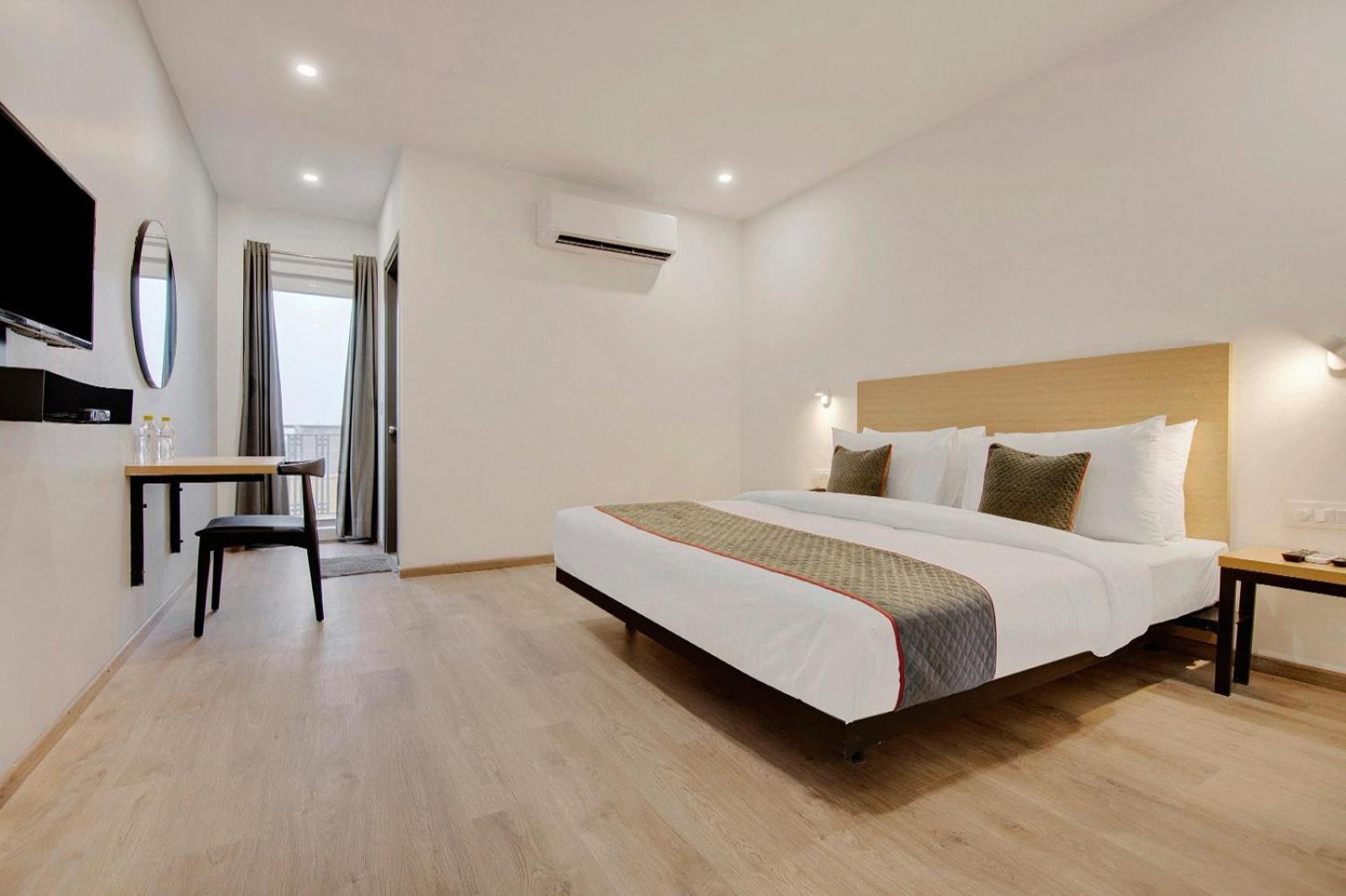 Hotel Naveen ニューデリー エクステリア 写真