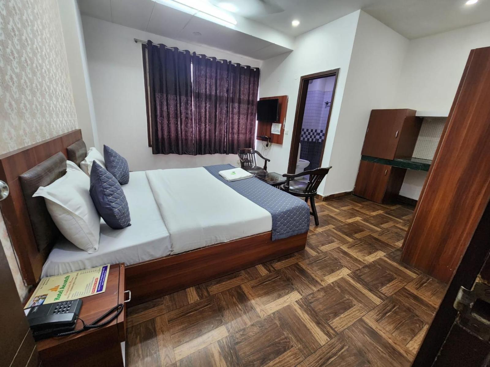 Hotel Naveen ニューデリー エクステリア 写真